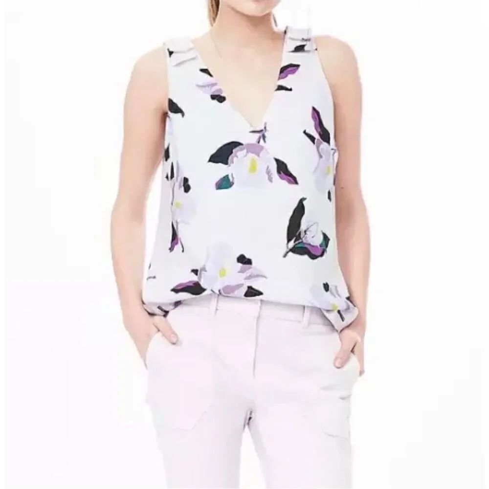 NWOT Banana Republic Women’s White Lined Floral Tank Top